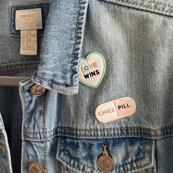 Forever 21 Girls distressed Jean jacket - Picture 3 of 5